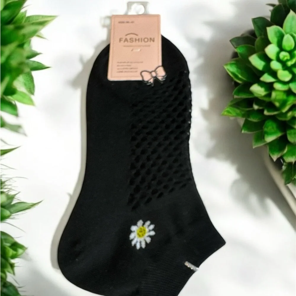 Black Ankle Socks with Daisy Design